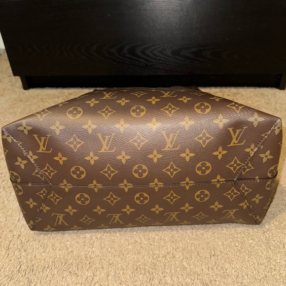 Louis Vuitton monogram flower boho bag. - Picture 5 of 13